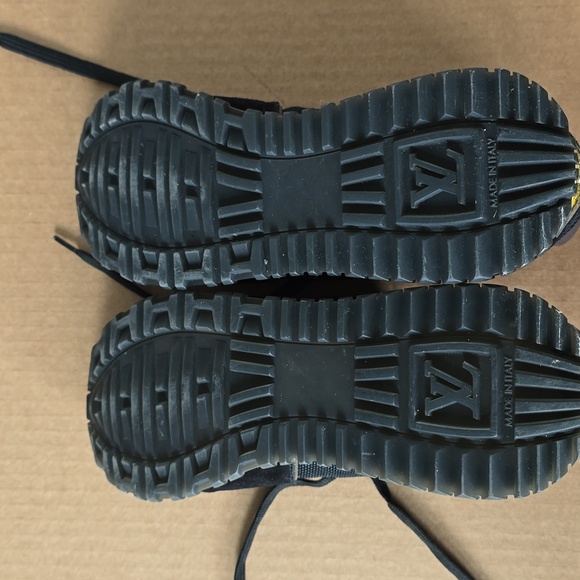 Louis Vuitton Run Away Sneaker-Black-37